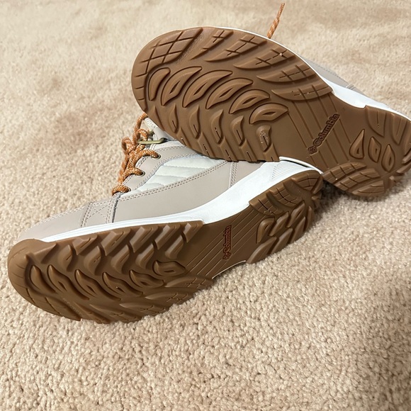 Columbia women’s Femmes Meadows shorty boots - Picture 5 of 8